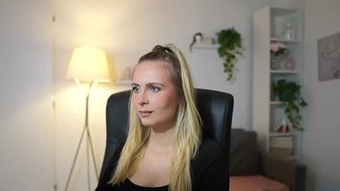 Snapshot of catecrago_ chatting on 09-25-25, 08:40 catecrago online show from 09-25-25, 08:40