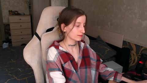 Snapshot of cath_dysphoria_ chatting on 04-04-26, 07:06 CATH online show from 04-04-26, 07:06