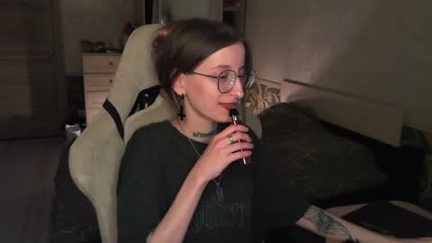 Snapshot of cath_dysphoria_ chatting on 04-08-26, 08:53 CATH online show from 04-08-26, 08:53