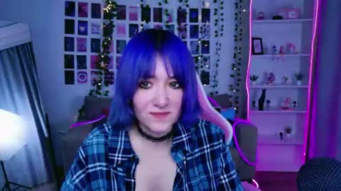 Snapshot of catharinejones chatting on 06-27-26, 06:07 KettieHi My name is Katie I love drawing and I can play the guitar. And love dancing online show from 06-27-26, 06:07