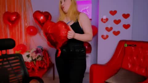 Snapshot of catherine_kitty chatting on 02-18-25, 04:59 Catherine online show from 02-18-25, 04:59