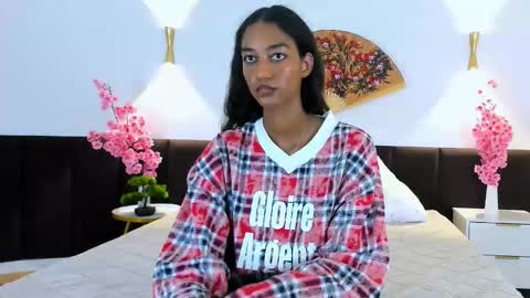 Snapshot of catherineedwards chatting on 11-05-25, 02:50 Catherine online show from 11-05-25, 02:50