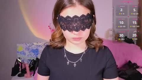 Snapshot of catherinekaris chatting on 05-13-26, 01:19 Catherine online show from 05-13-26, 01:19