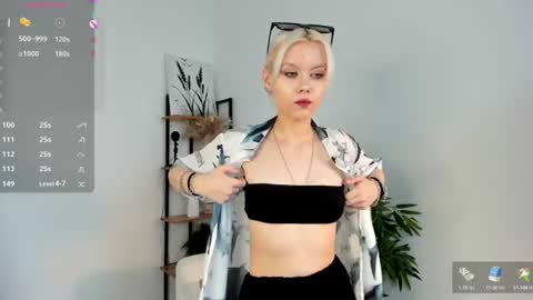 Mia online show from 06-23-26, 11:08