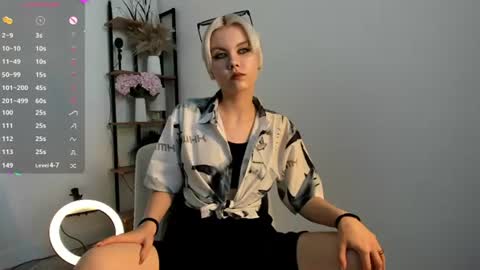 Mia online show from 06-24-26, 11:09