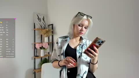 Mia online show from 07-01-26, 11:01