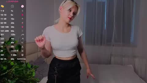 Mia online show from 07-17-26, 11:06