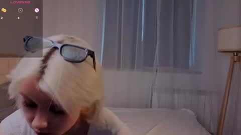 Mia online show from 07-18-26, 11:03