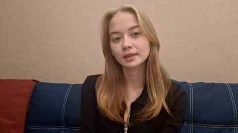 Snapshot of cathrynfinnell chatting on 10-25-25, 11:29 Alisa online show from 10-25-25, 11:29