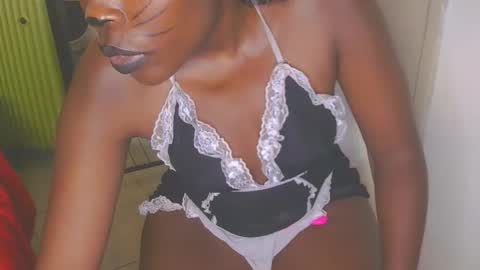 catrine online show from 10-18-25, 08:37