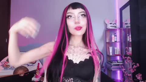 Snapshot of cati_petite chatting on 02-14-25, 07:23 Cati help me reach my goal of 100 thumbs up again 3 online show from 02-14-25, 07:23
