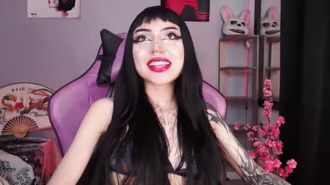 Snapshot of cati_petite chatting on 09-17-25, 03:08 Cati help me reach my goal of 100 thumbs up again 3 online show from 09-17-25, 03:08