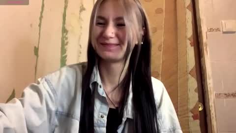 Lola online show from 10-09-25, 09:13