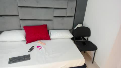 Catleya online show from 12-15-25, 12:09