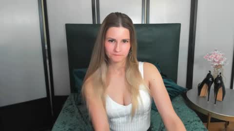 Snapshot of catringood chatting on 05-19-26, 07:47 CatrinGood online show from 05-19-26, 07:47