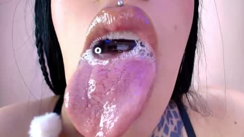 Snapshot of catte_jensen chatting on 05-13-26, 05:16 Cattleya online show from 05-13-26, 05:16