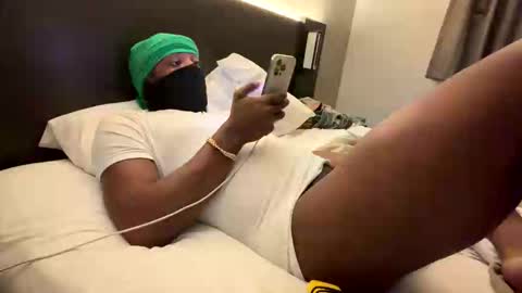 Snapshot of cb8989 chatting on 04-16-26, 09:21 Flex online show from 04-16-26, 09:21
