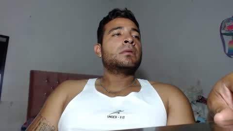 Snapshot of ccamilo_ chatting on 05-12-26, 01:52 camilo online show from 05-12-26, 01:52