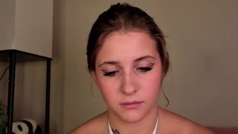 Snapshot of ceceliapidcock chatting on 12-17-25, 07:09 Lina online show from 12-17-25, 07:09