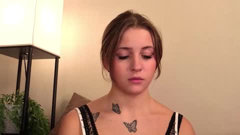 Snapshot of ceceliapidcock chatting on 12-21-25, 07:10 Lina online show from 12-21-25, 07:10