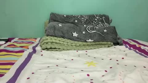 ceci1218 online show from 04-12-26, 06:40