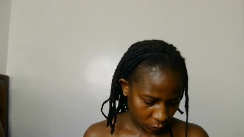 Snapshot of cecile_scarlet chatting on 07-14-26, 03:22 Cecile online show from 07-14-26, 03:22