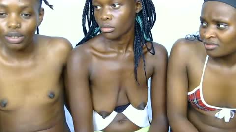 Snapshot of cecile_scarlet chatting on 07-20-26, 10:39 Cecile online show from 07-20-26, 10:39