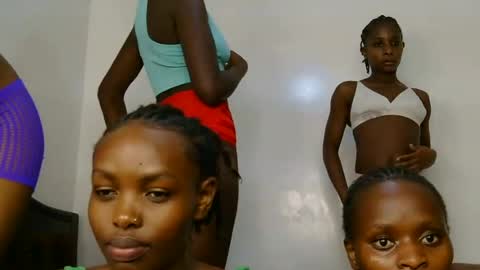 Snapshot of cecile_scarlet chatting on 07-22-26, 04:15 Cecile online show from 07-22-26, 04:15