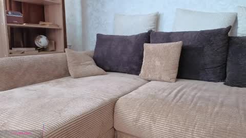 Josie Manesi online show from 04-12-26, 06:18