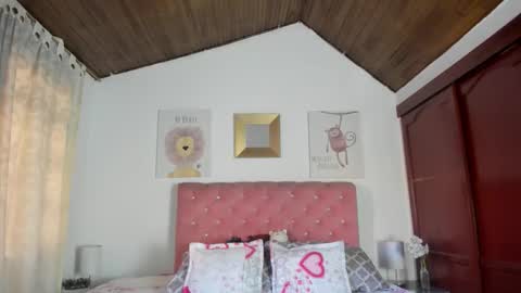 Snapshot of celesteredds chatting on 10-22-25, 11:32 Celeste online show from 10-22-25, 11:32