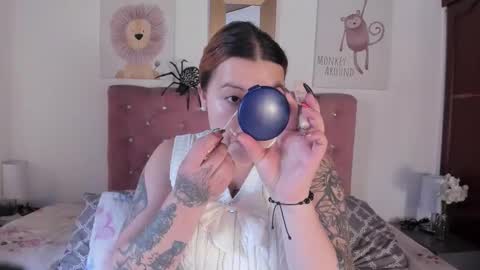 Snapshot of celesteredds chatting on 10-31-25, 11:44 Celeste online show from 10-31-25, 11:44