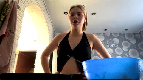 Snapshot of celestinehilscher chatting on 06-03-26, 02:33 Cary online show from 06-03-26, 02:33