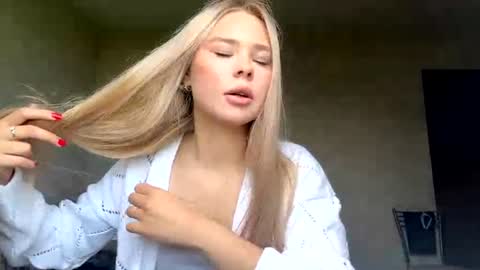 Snapshot of celestinehilscher chatting on 06-09-26, 05:19 Cary online show from 06-09-26, 05:19