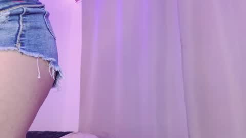 Snapshot of celine_golden chatting on 07-19-26, 06:28 CELINE online show from 07-19-26, 06:28