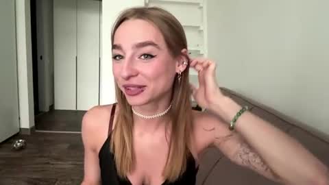 Amilia online show from 06-11-26, 12:08