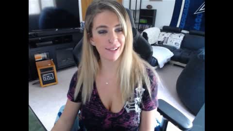 Marie online show from 12-27-24, 06:10