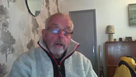 Snapshot of champers37 chatting on 01-11-26, 11:04 Champers online show from 01-11-26, 11:04