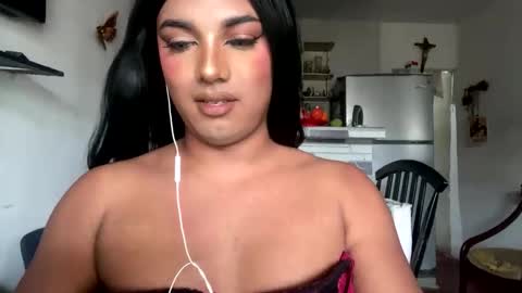 Snapshot of chanelfancy chatting on 05-21-26, 01:18 chanelfancy online show from 05-21-26, 01:18