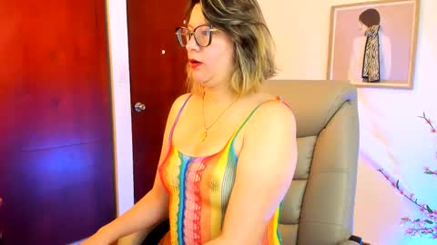 Snapshot of chanell_taylor_ chatting on 09-17-25, 11:56 chanell online show from 09-17-25, 11:56