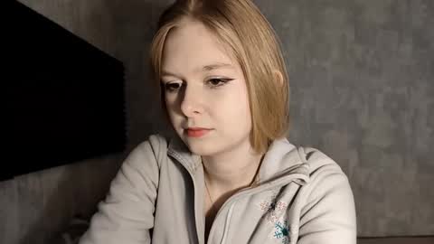 Snapshot of chanelledroz chatting on 12-02-25, 07:14 Lia online show from 12-02-25, 07:14