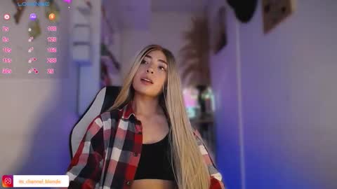 Snapshot of channel_blonde_a chatting on 12-18-25, 05:13 channel_blonde_a online show from 12-18-25, 05:13