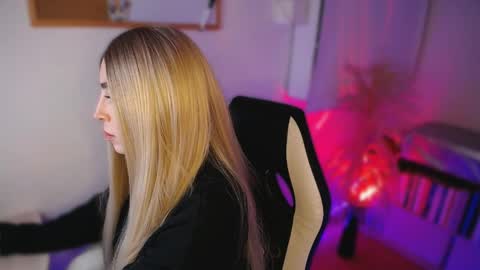 Snapshot of channel_blonde_a chatting on 05-04-26, 11:56 channel_blonde_a online show from 05-04-26, 11:56