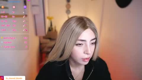 Snapshot of channel_blonde_a chatting on 06-11-26, 12:32 channel_blonde_a online show from 06-11-26, 12:32