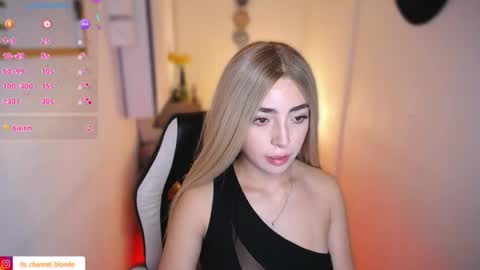 Snapshot of channel_blonde_a chatting on 06-11-26, 02:53 channel_blonde_a online show from 06-11-26, 02:53