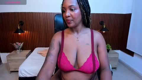 Snapshot of channel_brunette chatting on 02-13-25, 06:05 Chanel online show from 02-13-25, 06:05