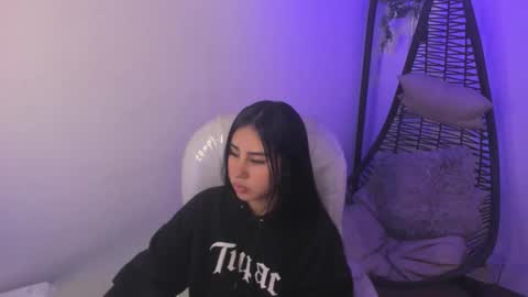 Chantall online show from 11-22-25, 05:39