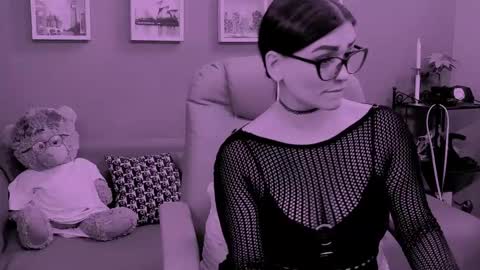 The Queen online show from 04-17-26, 12:08