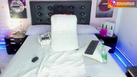 Snapshot of chantallripoll chatting on 09-20-25, 03:35  ALEXANDRA  online show from 09-20-25, 03:35
