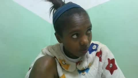 Snapshot of chanteuse655720 chatting on 06-11-26, 05:33 chanteuse655720 online show from 06-11-26, 05:33