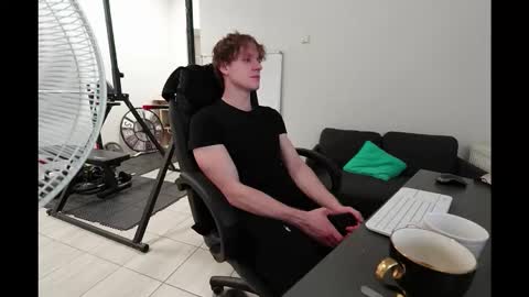 Snapshot of charles_dreams chatting on 11-26-25, 02:51 CHARLES DREAMS online show from 11-26-25, 02:51